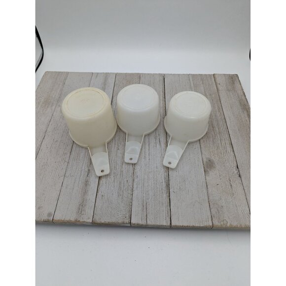 Vintage Tupperware 3 Piece Nesting Hanging Measuring Cups White - Picture 6 of 6